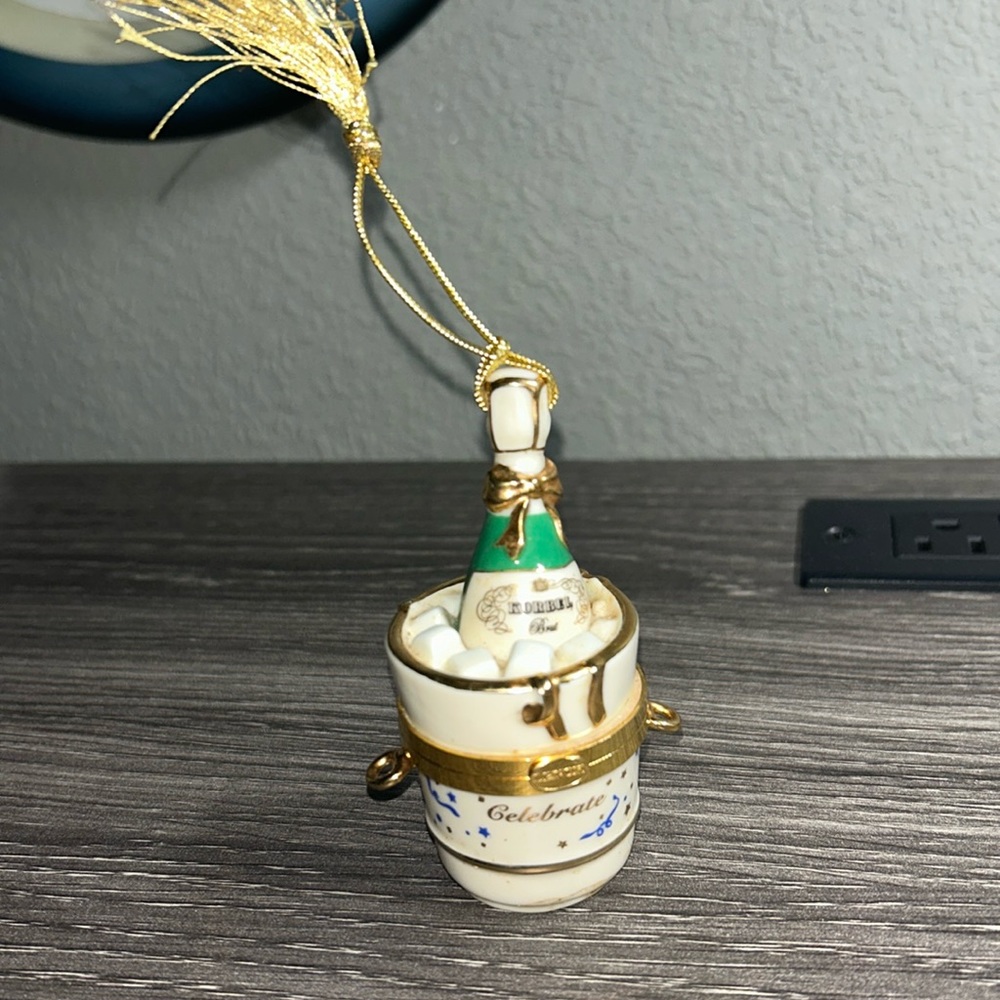 Lenox champagne 🍾 ornament 2000